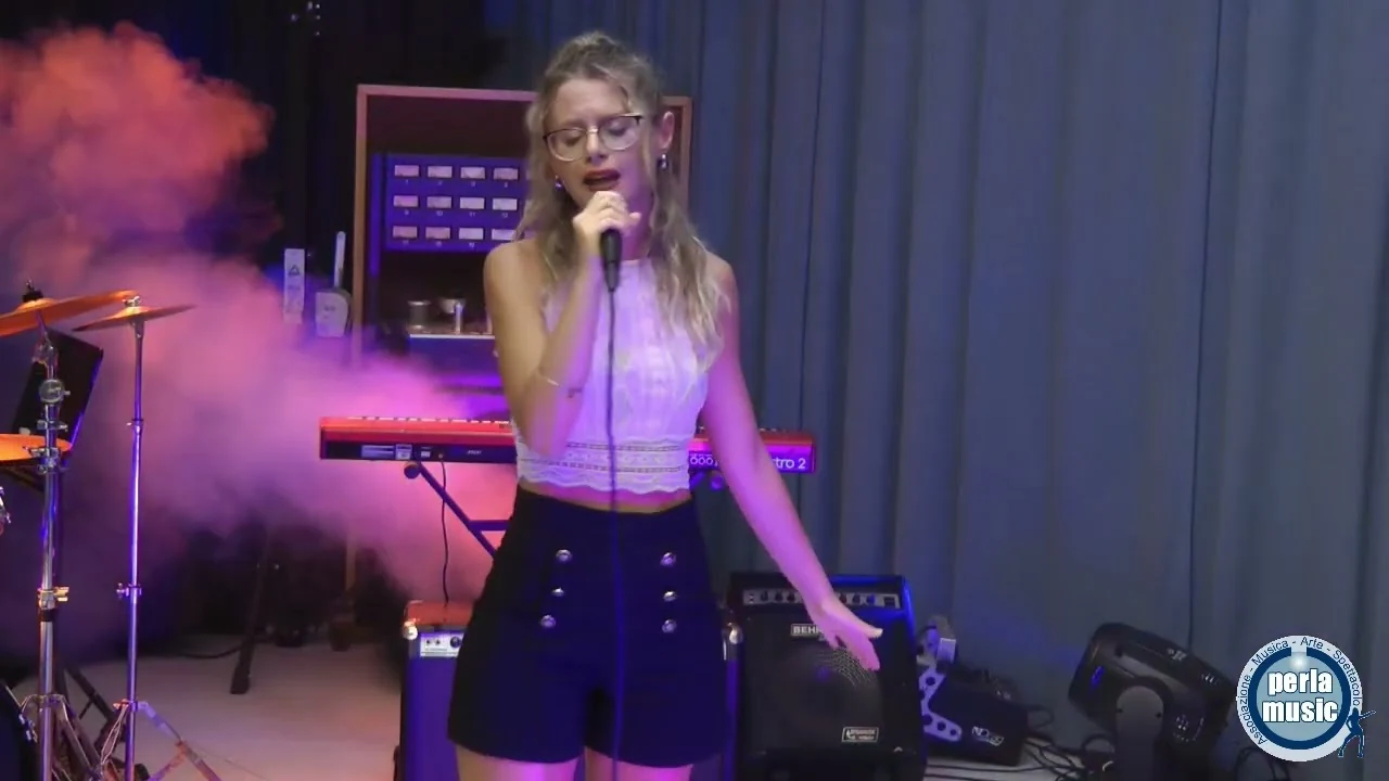 Monica Sergio interpreta La notte, dal canale PerlaMusic